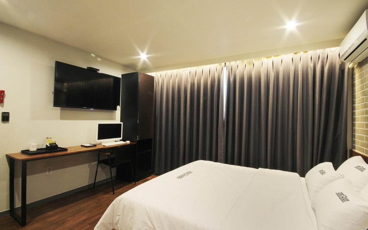 Hotel Chicago Чинджу Экстерьер фото